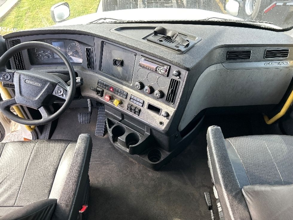 Sleeper Tractor-Heavy Duty Tractors-Freightliner-2020-T12664ST-Oklahoma City-OK-514,672\n\t\tmiles-$ 66,250 - Image 12