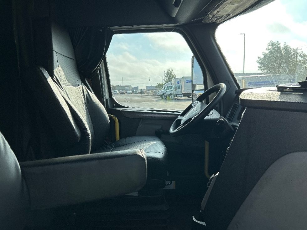 Sleeper Tractor-Heavy Duty Tractors-Freightliner-2020-T12664ST-Oklahoma City-OK-514,672\n\t\tmiles-$ 66,250 - Image 15