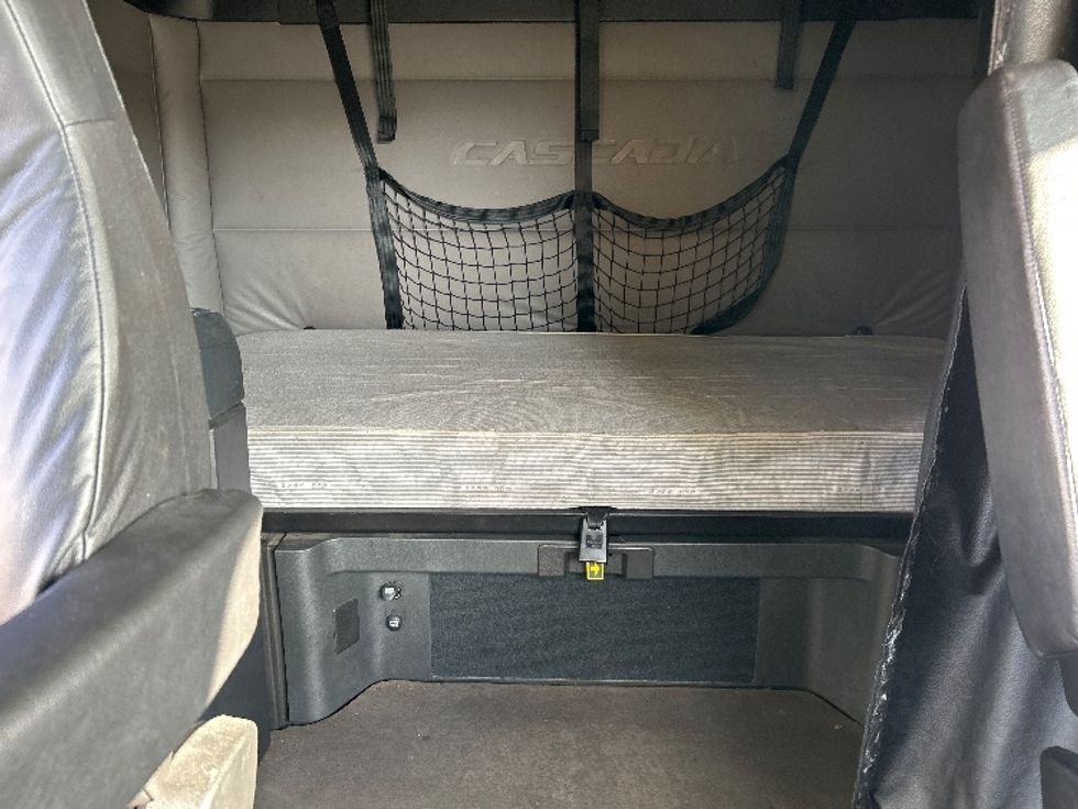 Sleeper Tractor-Heavy Duty Tractors-Freightliner-2020-T12664ST-Oklahoma City-OK-514,672\n\t\tmiles-$ 66,250 - Image 16