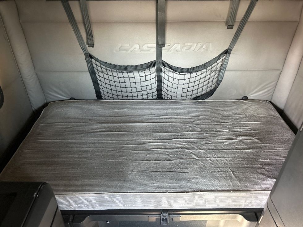 Sleeper Tractor-Heavy Duty Tractors-Freightliner-2020-T12664ST-Oklahoma City-OK-514,672\n\t\tmiles-$ 66,250 - Image 17