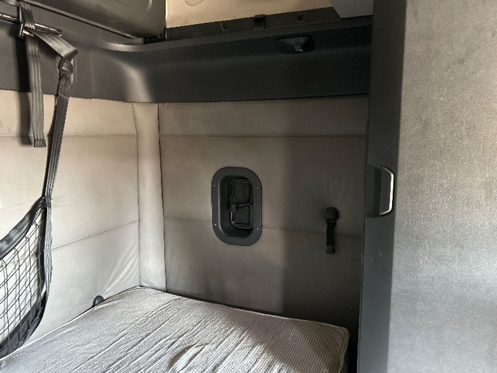 Sleeper Tractor-Heavy Duty Tractors-Freightliner-2020-T12664ST-Oklahoma City-OK-514,672\n\t\tmiles-$ 66,250 - Image 18