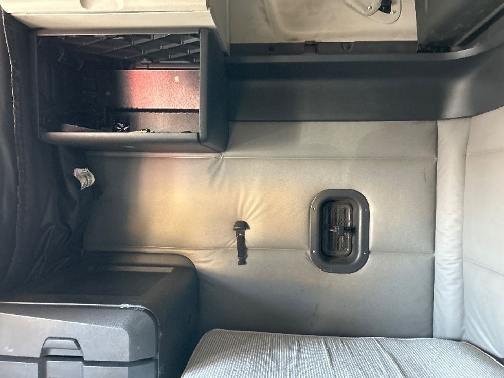 Sleeper Tractor-Heavy Duty Tractors-Freightliner-2020-T12664ST-Oklahoma City-OK-514,672\n\t\tmiles-$ 66,250 - Image 19