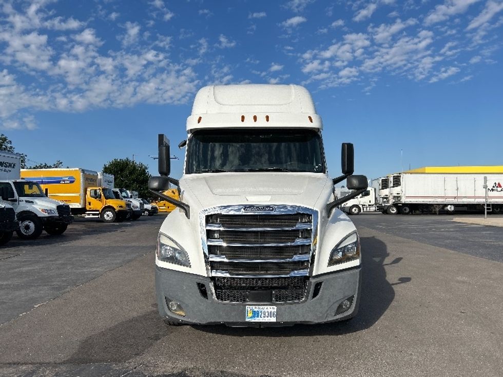 Sleeper Tractor-Heavy Duty Tractors-Freightliner-2020-T12664ST-Oklahoma City-OK-514,672\n\t\tmiles-$ 66,250 - Image 2