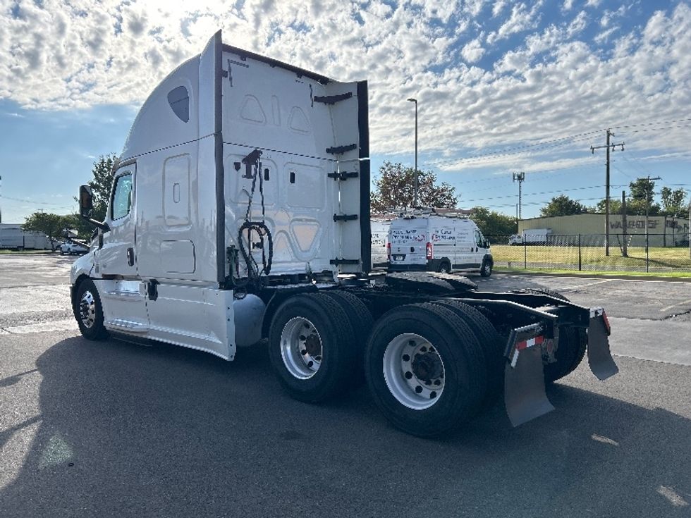 Sleeper Tractor-Heavy Duty Tractors-Freightliner-2020-T12664ST-Oklahoma City-OK-514,672\n\t\tmiles-$ 66,250 - Image 5