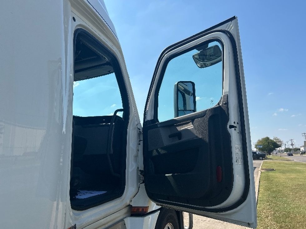 Sleeper Tractor-Heavy Duty Tractors-Freightliner-2020-T12664ST-Oklahoma City-OK-581,034\n\t\tmiles-$ 60,250 - Image 11