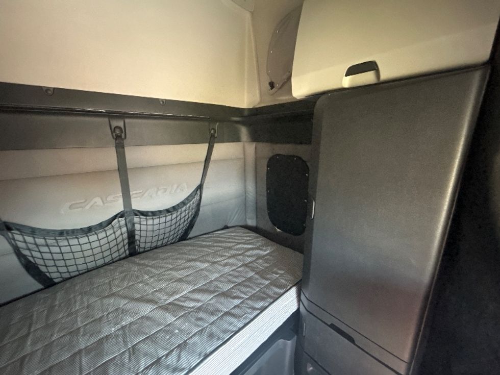 Sleeper Tractor-Heavy Duty Tractors-Freightliner-2020-T12664ST-Oklahoma City-OK-581,034\n\t\tmiles-$ 60,250 - Image 16