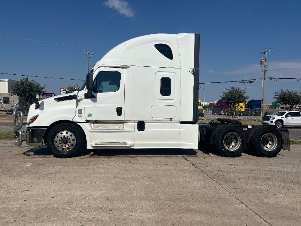 Sleeper Tractor-Heavy Duty Tractors-Freightliner-2020-T12664ST-Oklahoma City-OK-581,034\n\t\tmiles-$ 60,250 - Image 4