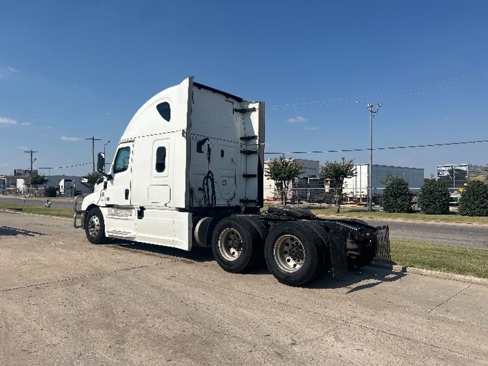 Sleeper Tractor-Heavy Duty Tractors-Freightliner-2020-T12664ST-Oklahoma City-OK-581,034\n\t\tmiles-$ 60,250 - Image 5