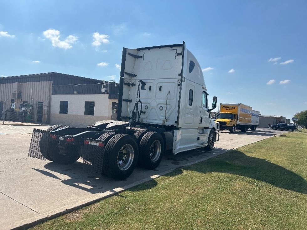 Sleeper Tractor-Heavy Duty Tractors-Freightliner-2020-T12664ST-Oklahoma City-OK-581,034\n\t\tmiles-$ 60,250 - Image 7
