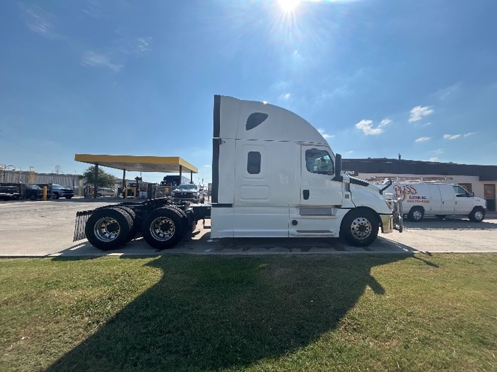 Sleeper Tractor-Heavy Duty Tractors-Freightliner-2020-T12664ST-Oklahoma City-OK-581,034\n\t\tmiles-$ 60,250 - Image 8
