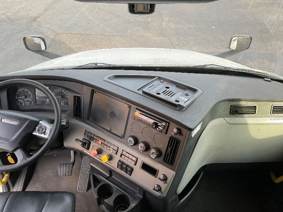 Sleeper Tractor-Heavy Duty Tractors-Freightliner-2020-T12664ST-Oklahoma City-OK-647,449\n\t\tmiles-$ 51,000 - Image 12