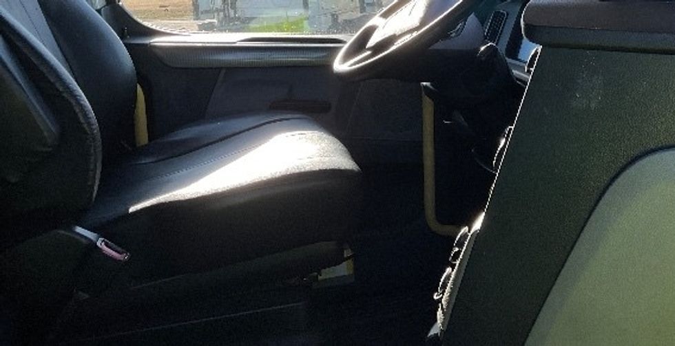 Sleeper Tractor-Heavy Duty Tractors-Freightliner-2020-T12664ST-Oklahoma City-OK-647,449\n\t\tmiles-$ 51,000 - Image 15