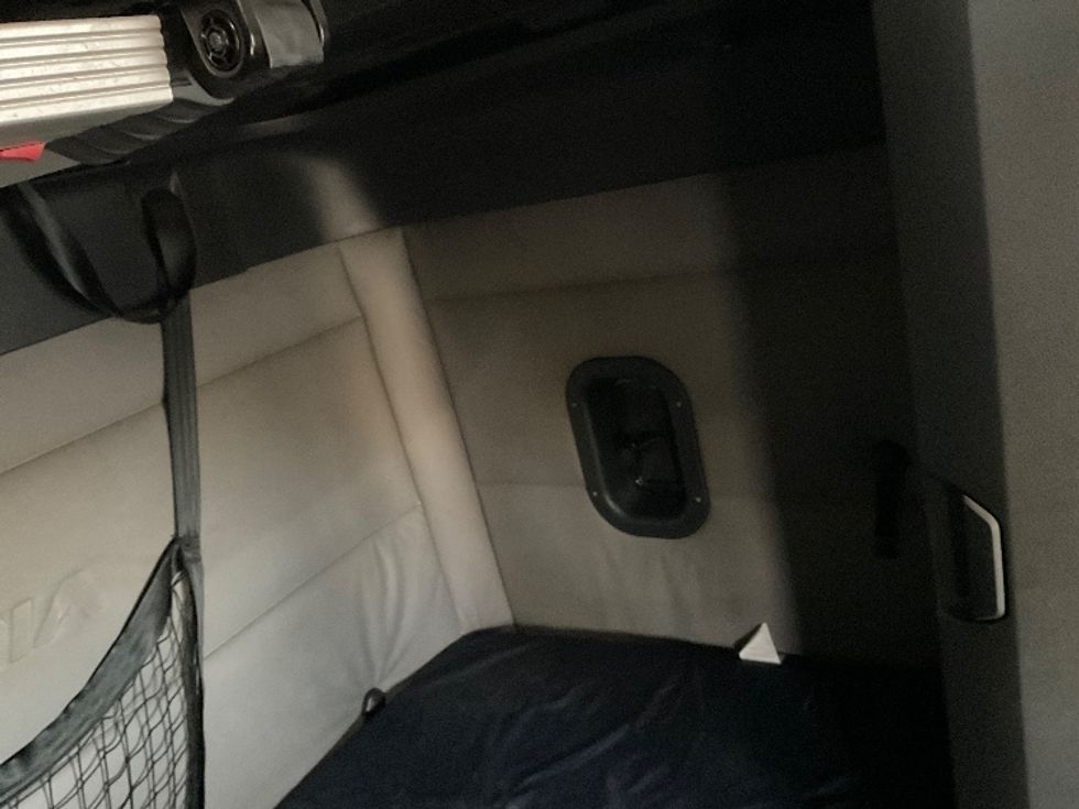 Sleeper Tractor-Heavy Duty Tractors-Freightliner-2020-T12664ST-Oklahoma City-OK-647,449\n\t\tmiles-$ 51,000 - Image 18