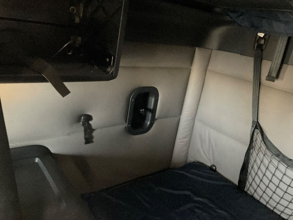 Sleeper Tractor-Heavy Duty Tractors-Freightliner-2020-T12664ST-Oklahoma City-OK-647,449\n\t\tmiles-$ 51,000 - Image 19