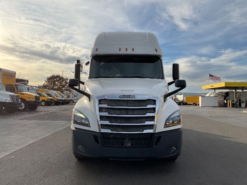 Sleeper Tractor-Heavy Duty Tractors-Freightliner-2020-T12664ST-Oklahoma City-OK-647,449\n\t\tmiles-$ 51,000 - Image 2