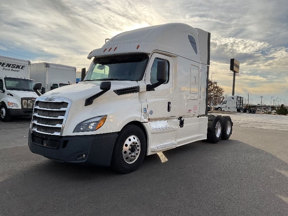 Sleeper Tractor-Heavy Duty Tractors-Freightliner-2020-T12664ST-Oklahoma City-OK-647,449\n\t\tmiles-$ 51,000 - Image 3