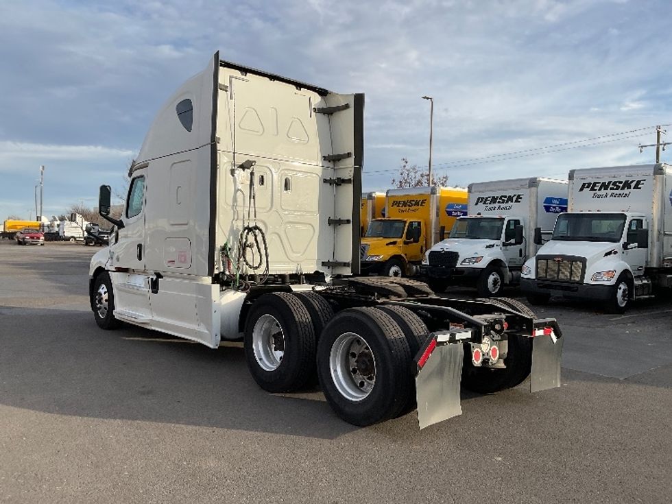 Sleeper Tractor-Heavy Duty Tractors-Freightliner-2020-T12664ST-Oklahoma City-OK-647,449\n\t\tmiles-$ 51,000 - Image 5