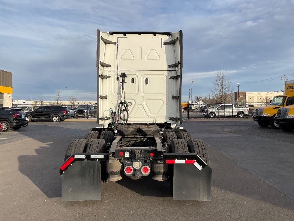 Sleeper Tractor-Heavy Duty Tractors-Freightliner-2020-T12664ST-Oklahoma City-OK-647,449\n\t\tmiles-$ 51,000 - Image 6