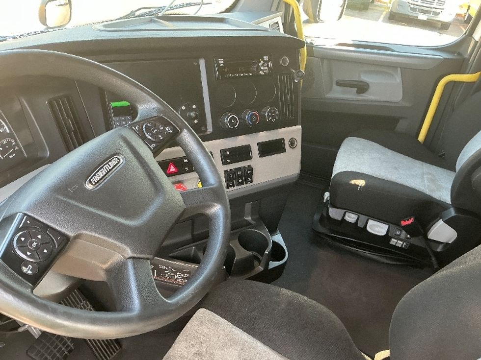 Sleeper Tractor-Heavy Duty Tractors-Freightliner-2020-T12664ST-Olive Branch-MS-343,040\n\t\tmiles-$ 75,000 - Image 10