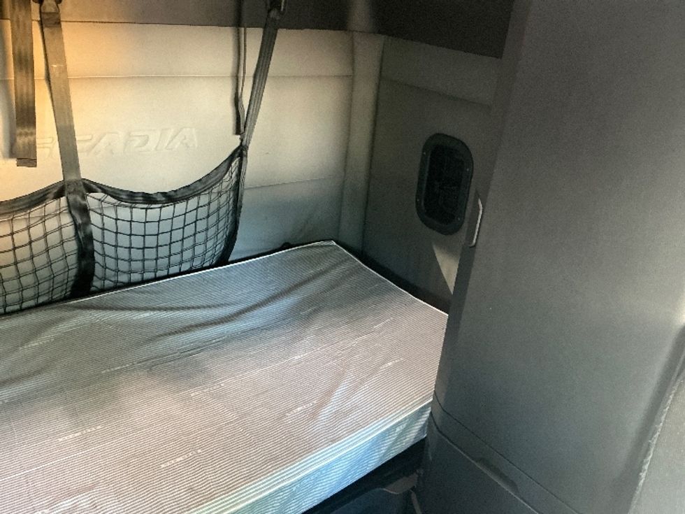 Sleeper Tractor-Heavy Duty Tractors-Freightliner-2020-T12664ST-Olive Branch-MS-343,040\n\t\tmiles-$ 75,000 - Image 16