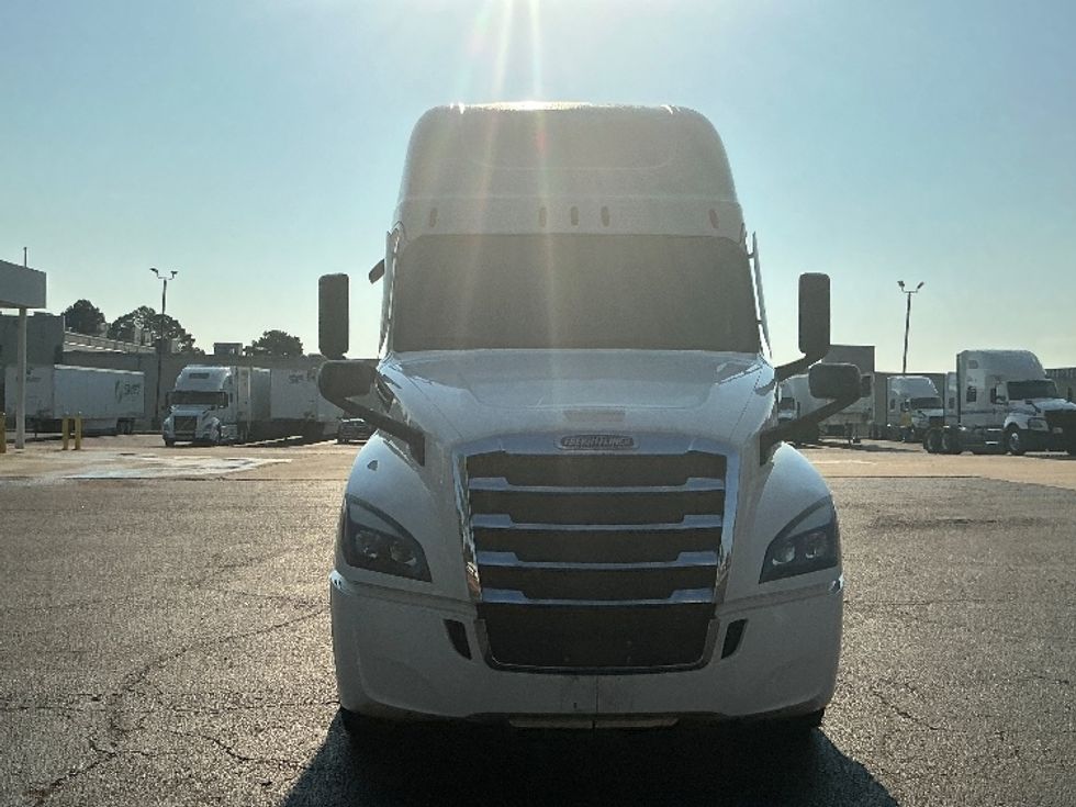 Sleeper Tractor-Heavy Duty Tractors-Freightliner-2020-T12664ST-Olive Branch-MS-343,040\n\t\tmiles-$ 75,000 - Image 2