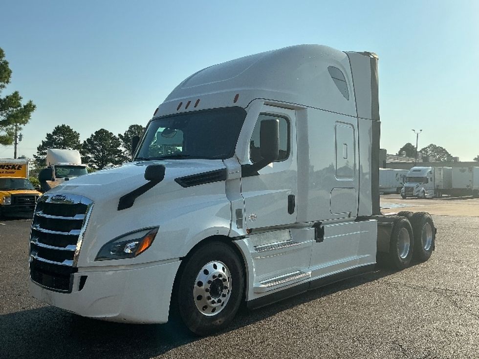 Sleeper Tractor-Heavy Duty Tractors-Freightliner-2020-T12664ST-Olive Branch-MS-343,040\n\t\tmiles-$ 75,000 - Image 3