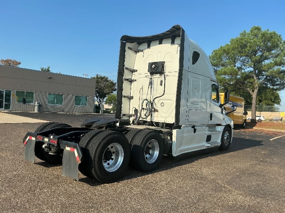 Sleeper Tractor-Heavy Duty Tractors-Freightliner-2020-T12664ST-Olive Branch-MS-343,040\n\t\tmiles-$ 75,000 - Image 7