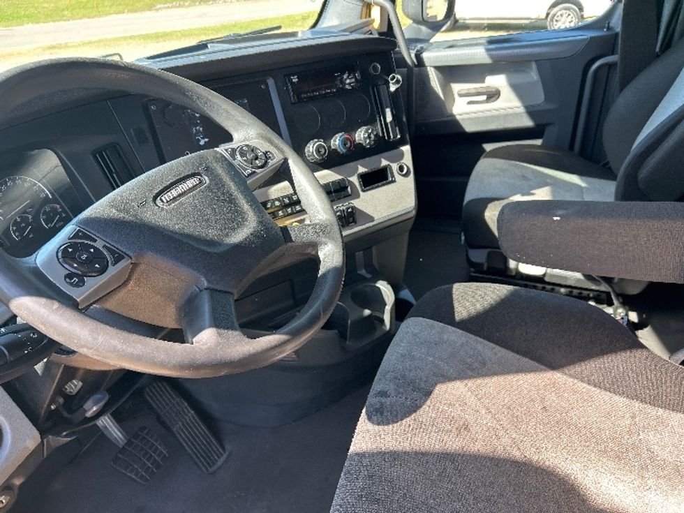 Sleeper Tractor-Heavy Duty Tractors-Freightliner-2020-T12664ST-Olive Branch-MS-474,723\n\t\tmiles-$ 70,000 - Image 10