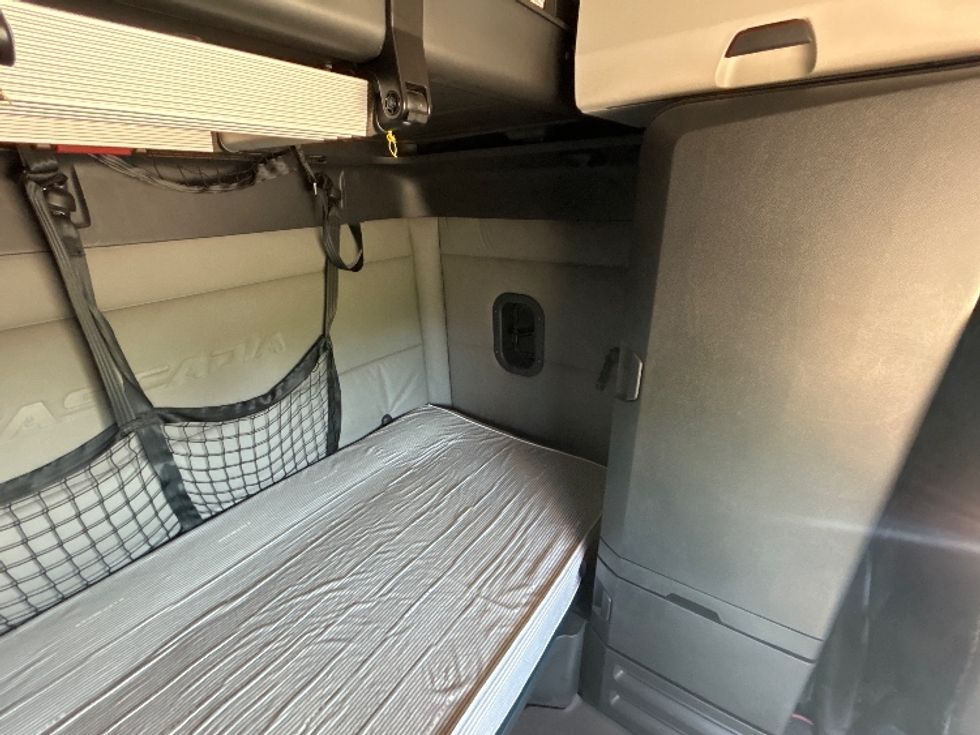 Sleeper Tractor-Heavy Duty Tractors-Freightliner-2020-T12664ST-Olive Branch-MS-474,723\n\t\tmiles-$ 70,000 - Image 18