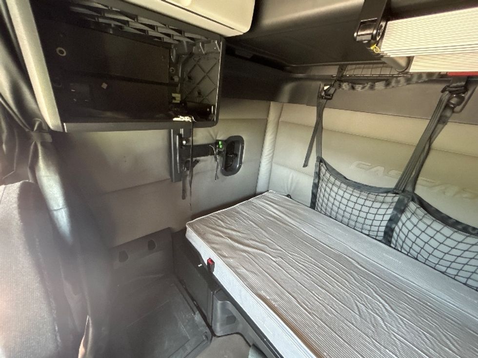 Sleeper Tractor-Heavy Duty Tractors-Freightliner-2020-T12664ST-Olive Branch-MS-474,723\n\t\tmiles-$ 70,000 - Image 19