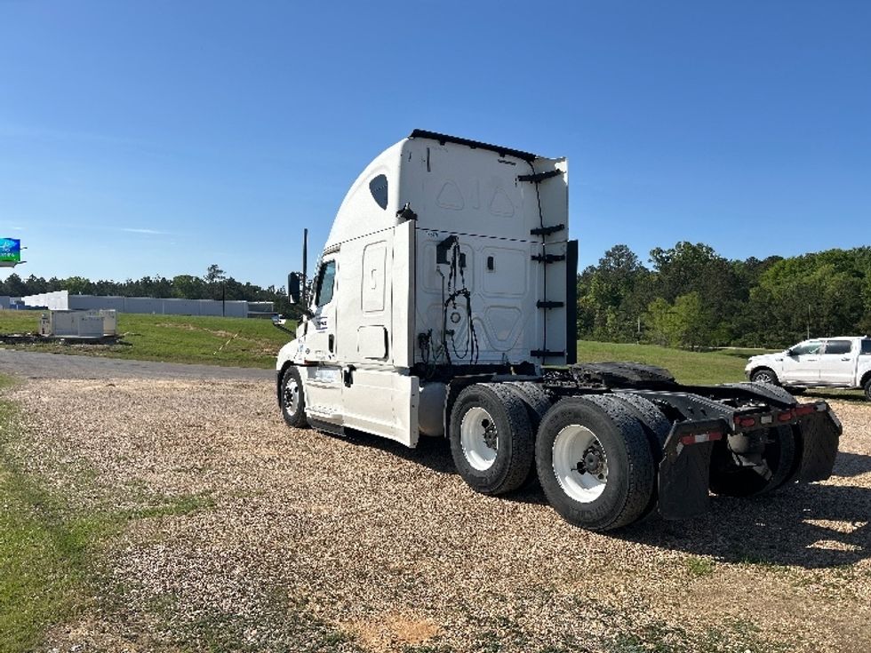 Sleeper Tractor-Heavy Duty Tractors-Freightliner-2020-T12664ST-Olive Branch-MS-474,723\n\t\tmiles-$ 70,000 - Image 5