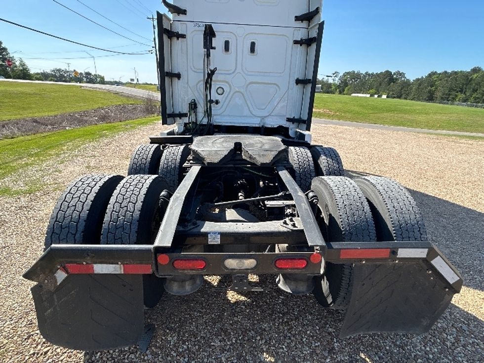 Sleeper Tractor-Heavy Duty Tractors-Freightliner-2020-T12664ST-Olive Branch-MS-474,723\n\t\tmiles-$ 70,000 - Image 6