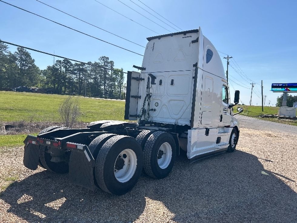 Sleeper Tractor-Heavy Duty Tractors-Freightliner-2020-T12664ST-Olive Branch-MS-474,723\n\t\tmiles-$ 70,000 - Image 7