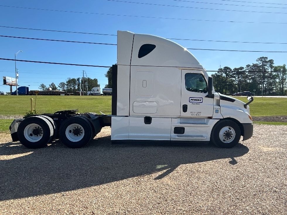 Sleeper Tractor-Heavy Duty Tractors-Freightliner-2020-T12664ST-Olive Branch-MS-474,723\n\t\tmiles-$ 70,000 - Image 8
