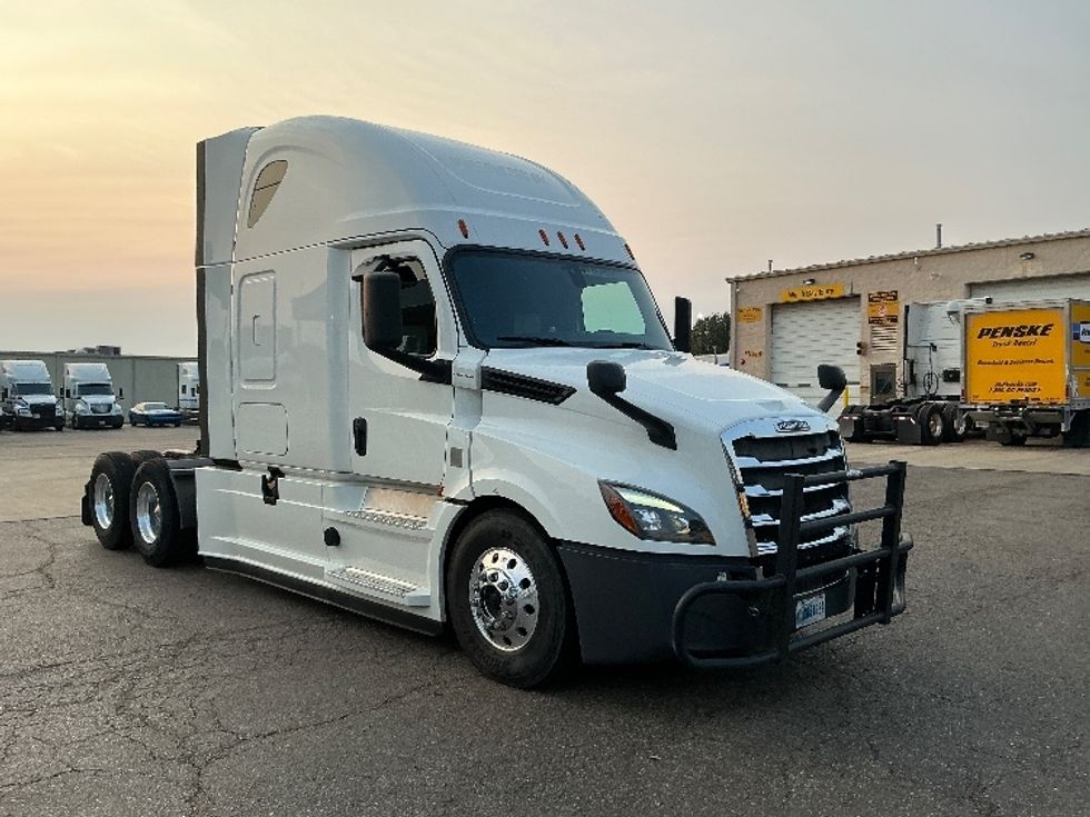 Sleeper Tractor-Heavy Duty Tractors-Freightliner-2020-T12664ST-Olive Branch-MS-477,789\n\t\tmiles-$ 66,750 - Image 1