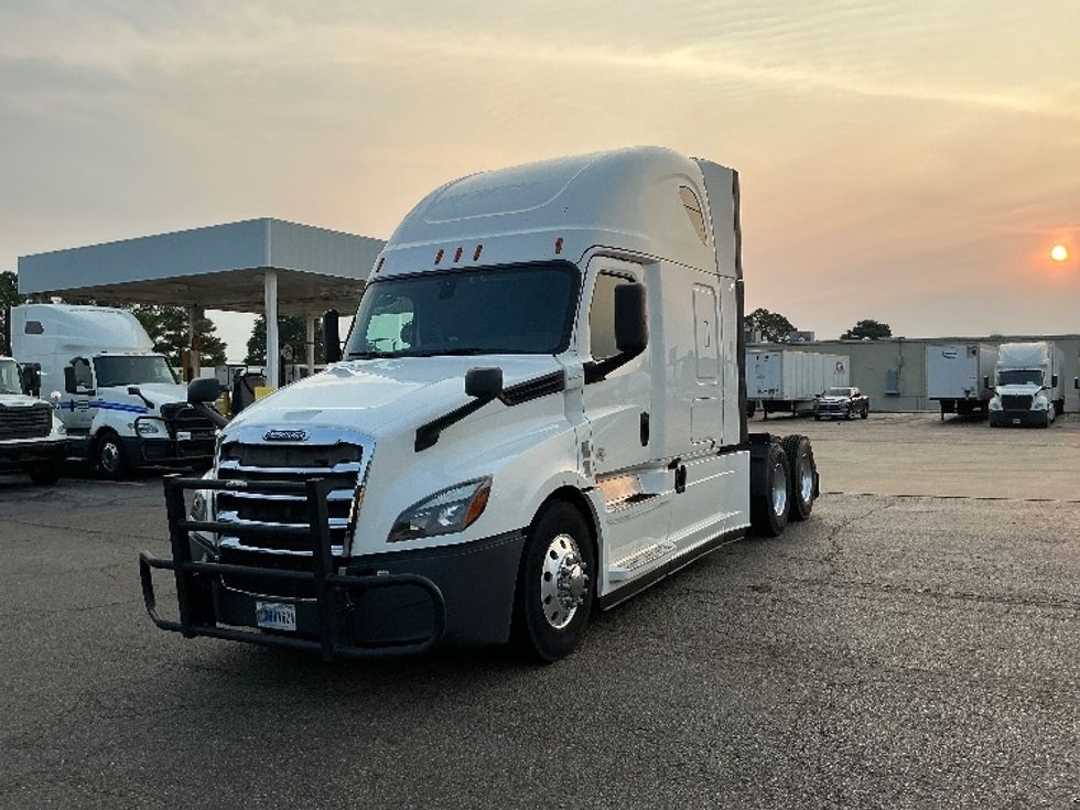 Sleeper Tractor-Heavy Duty Tractors-Freightliner-2020-T12664ST-Olive Branch-MS-477,789\n\t\tmiles-$ 66,750 - Image 3