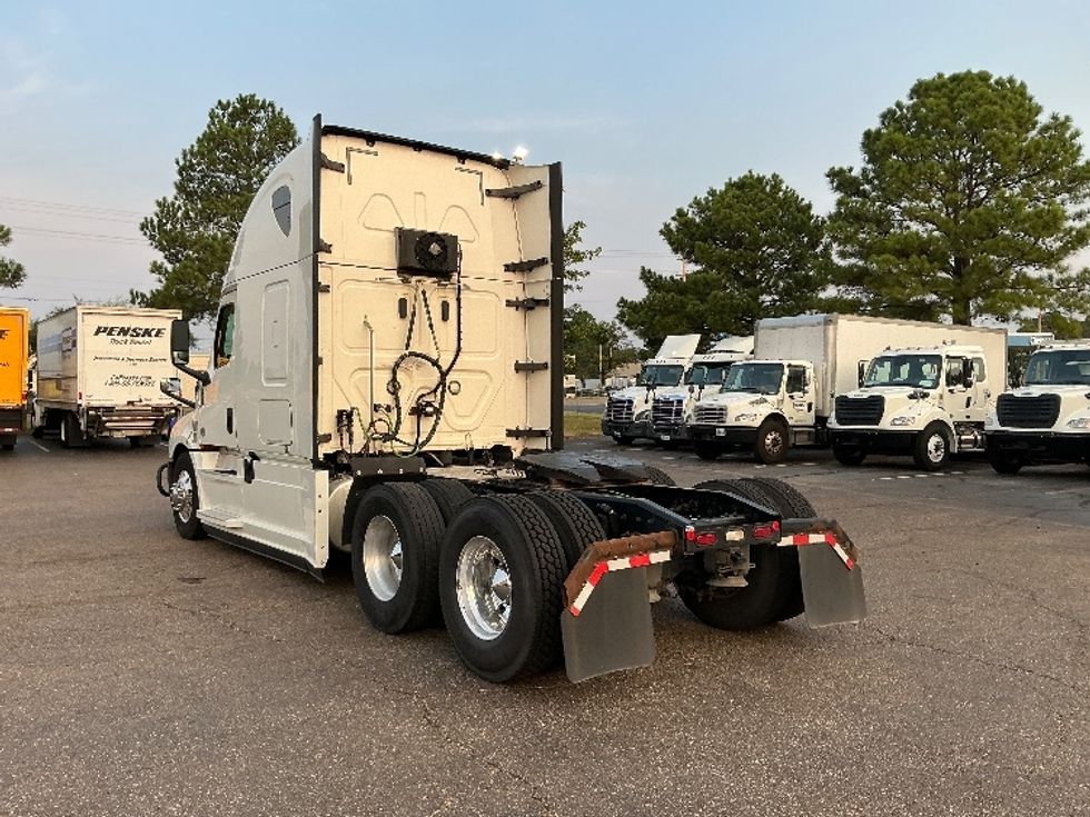 Sleeper Tractor-Heavy Duty Tractors-Freightliner-2020-T12664ST-Olive Branch-MS-477,789\n\t\tmiles-$ 66,750 - Image 5