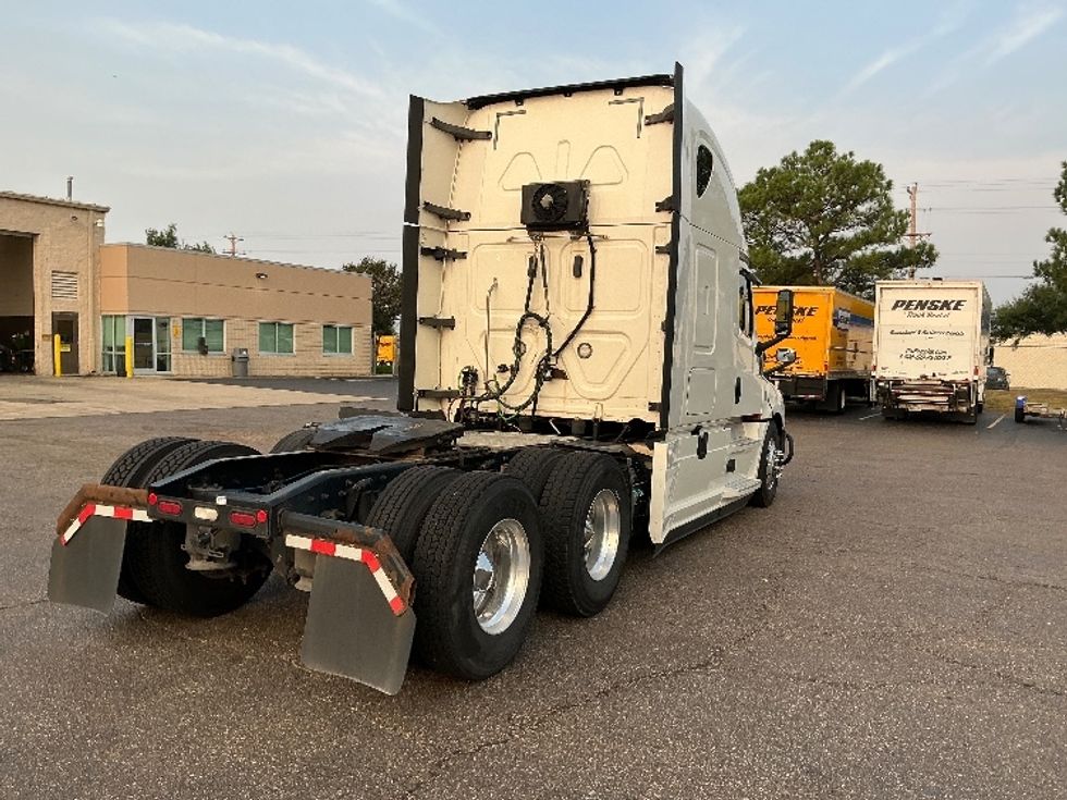 Sleeper Tractor-Heavy Duty Tractors-Freightliner-2020-T12664ST-Olive Branch-MS-477,789\n\t\tmiles-$ 66,750 - Image 7