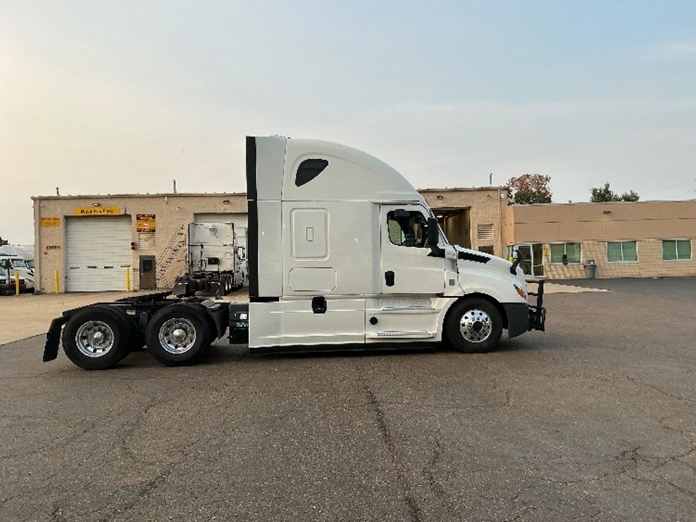 Sleeper Tractor-Heavy Duty Tractors-Freightliner-2020-T12664ST-Olive Branch-MS-477,789\n\t\tmiles-$ 66,750 - Image 8