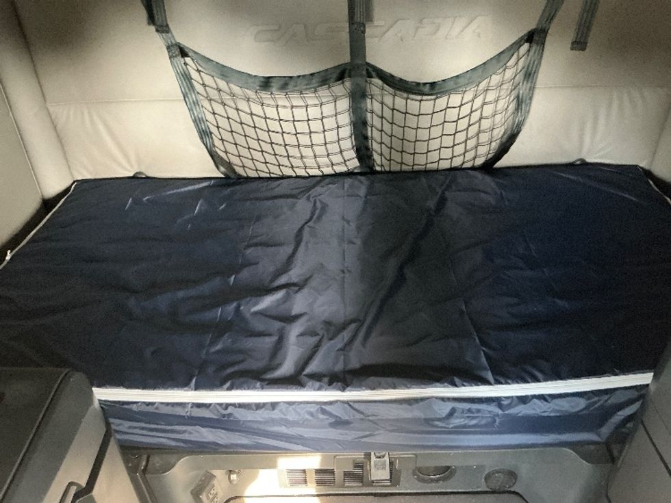 Sleeper Tractor-Heavy Duty Tractors-Freightliner-2020-T12664ST-Olive Branch-MS-508,164\n\t\tmiles-$ 64,750 - Image 16