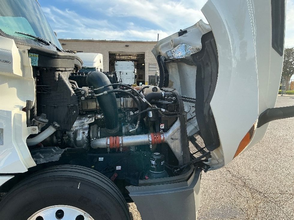 2020 Freightliner Cascadia 126" Sleeper Cab photo 15