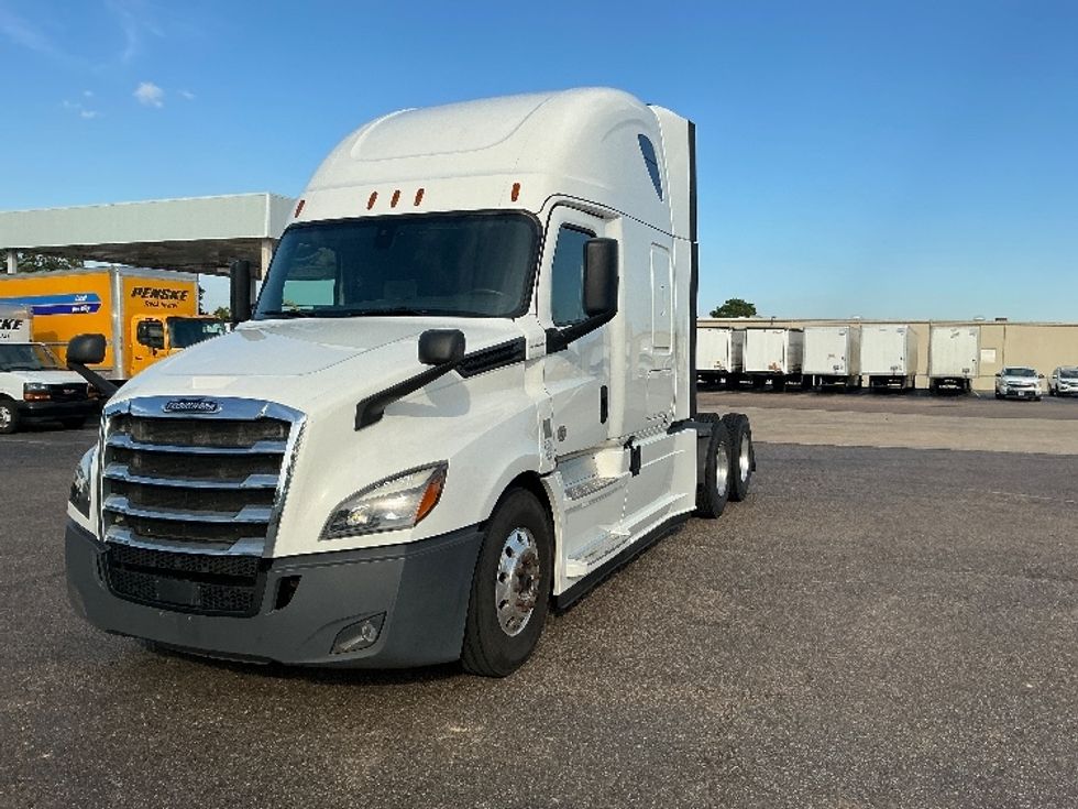 2020 Freightliner Cascadia 126" Sleeper Cab photo 3
