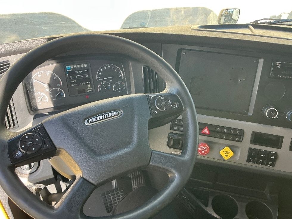 Sleeper Tractor-Heavy Duty Tractors-Freightliner-2020-T12664ST-Olive Branch-MS-565,886\n\t\tmiles-$ 59,750 - Image 11
