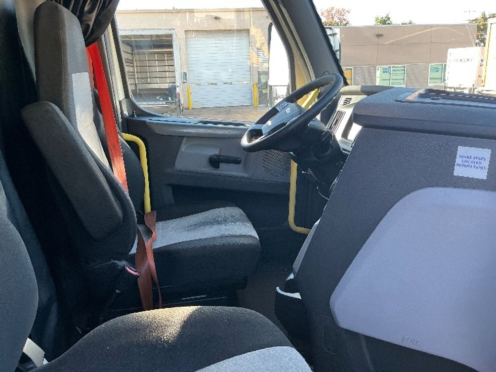 Sleeper Tractor-Heavy Duty Tractors-Freightliner-2020-T12664ST-Olive Branch-MS-565,886\n\t\tmiles-$ 59,750 - Image 20