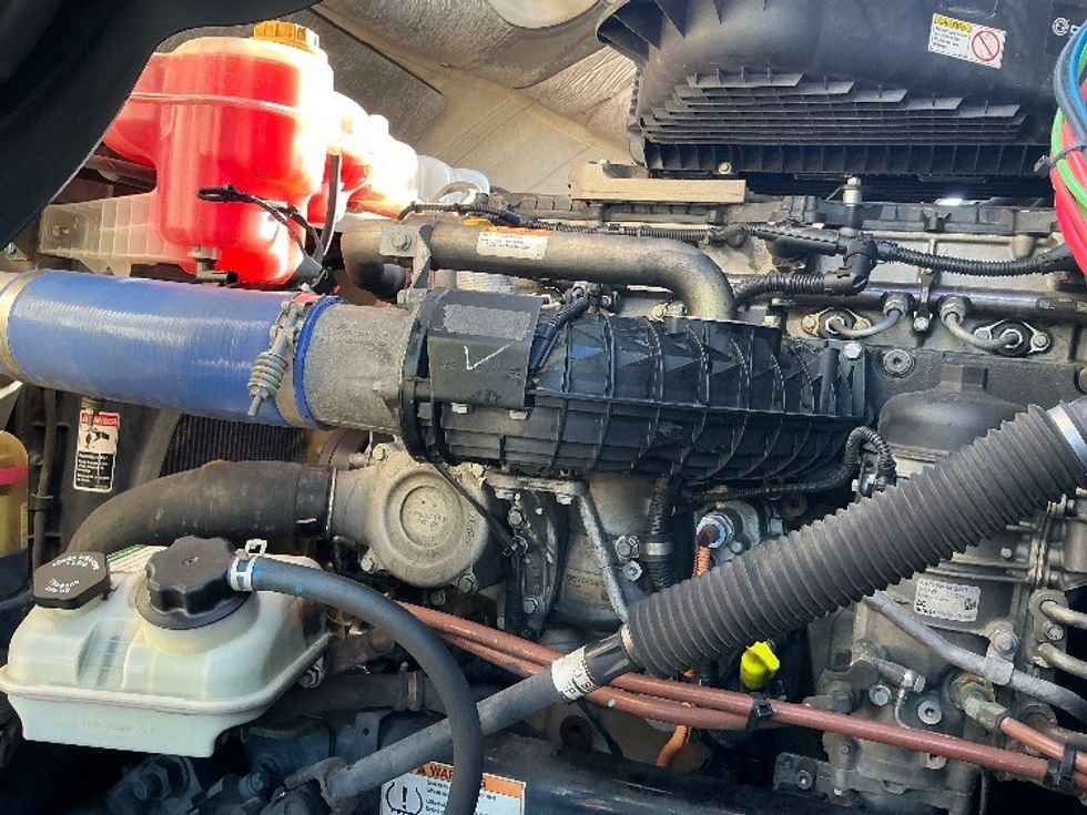 Sleeper Tractor-Heavy Duty Tractors-Freightliner-2020-T12664ST-Olive Branch-MS-565,886\n\t\tmiles-$ 59,750 - Image 21