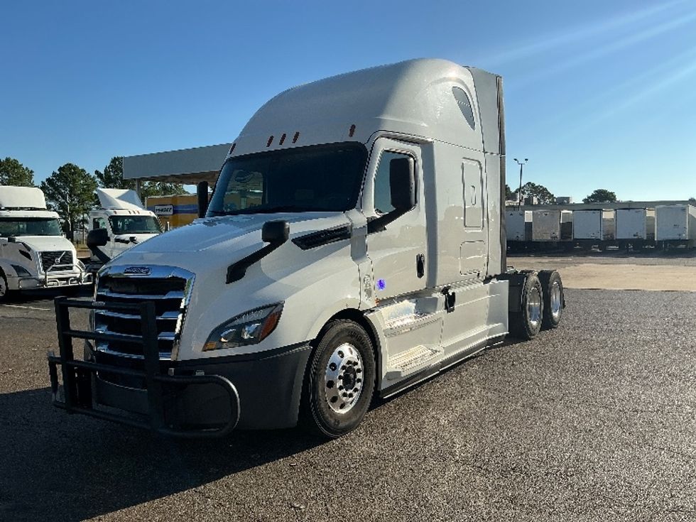 Sleeper Tractor-Heavy Duty Tractors-Freightliner-2020-T12664ST-Olive Branch-MS-565,886\n\t\tmiles-$ 59,750 - Image 3