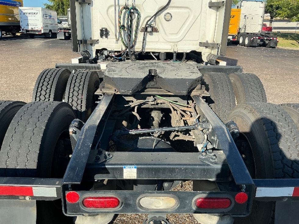 Sleeper Tractor-Heavy Duty Tractors-Freightliner-2020-T12664ST-Olive Branch-MS-565,886\n\t\tmiles-$ 59,750 - Image 6