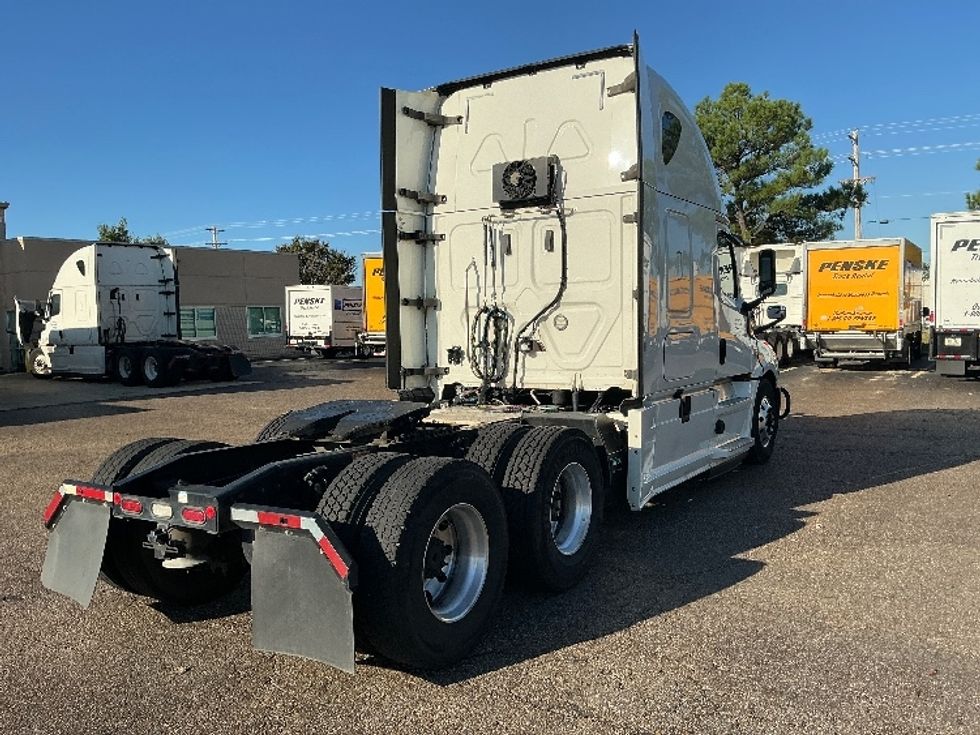 Sleeper Tractor-Heavy Duty Tractors-Freightliner-2020-T12664ST-Olive Branch-MS-565,886\n\t\tmiles-$ 59,750 - Image 7