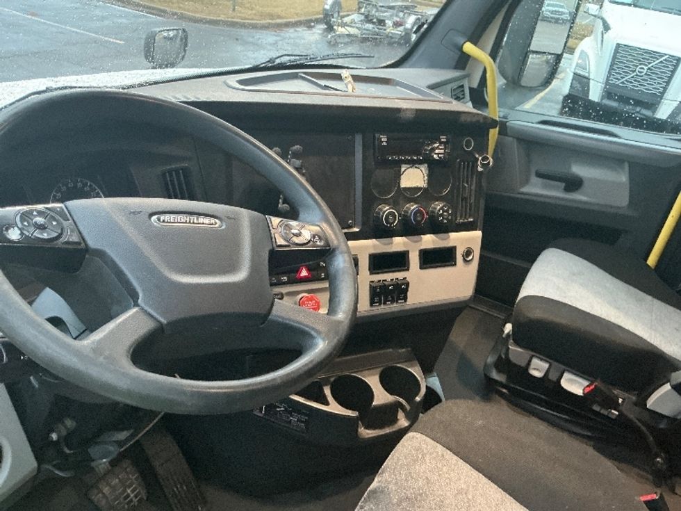 Sleeper Tractor-Heavy Duty Tractors-Freightliner-2020-T12664ST-Olive Branch-MS-565,955\n\t\tmiles-$ 55,500 - Image 10