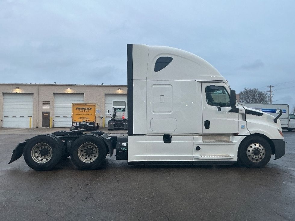 Sleeper Tractor-Heavy Duty Tractors-Freightliner-2020-T12664ST-Olive Branch-MS-565,955\n\t\tmiles-$ 55,500 - Image 8